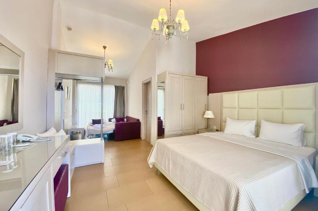 Greek Pride Cronwell Rahoni Hotel (Adults Only) Nea Skioni Exterior photo