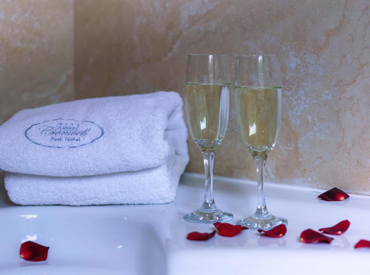 Greek Pride Cronwell Rahoni Hotel (Adults Only) Nea Skioni Exterior photo